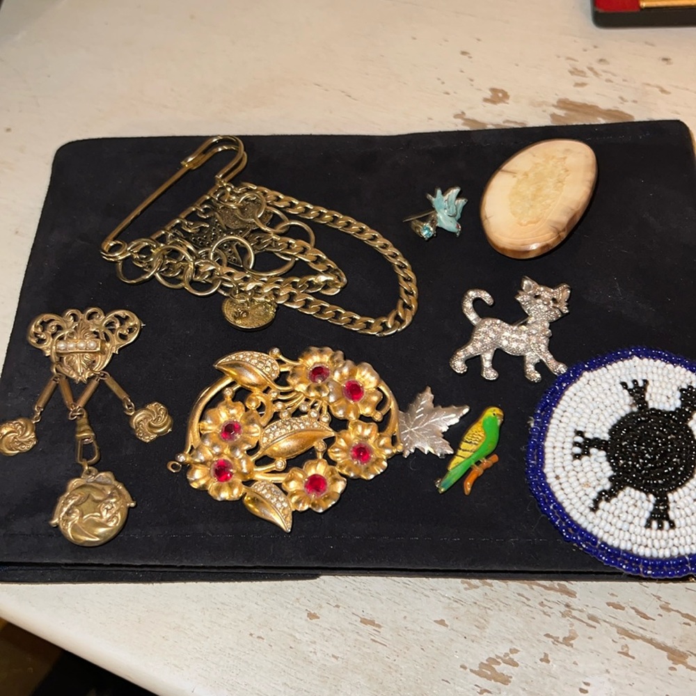 Lot Antique & vintage brooches